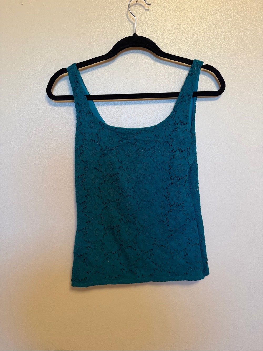 ✨10 for $15✨ White House Black Market Women's Teal Lace Tank Top size small - Picture 3 of 3